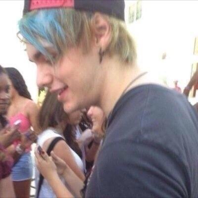 free follow from @loriftmgc_