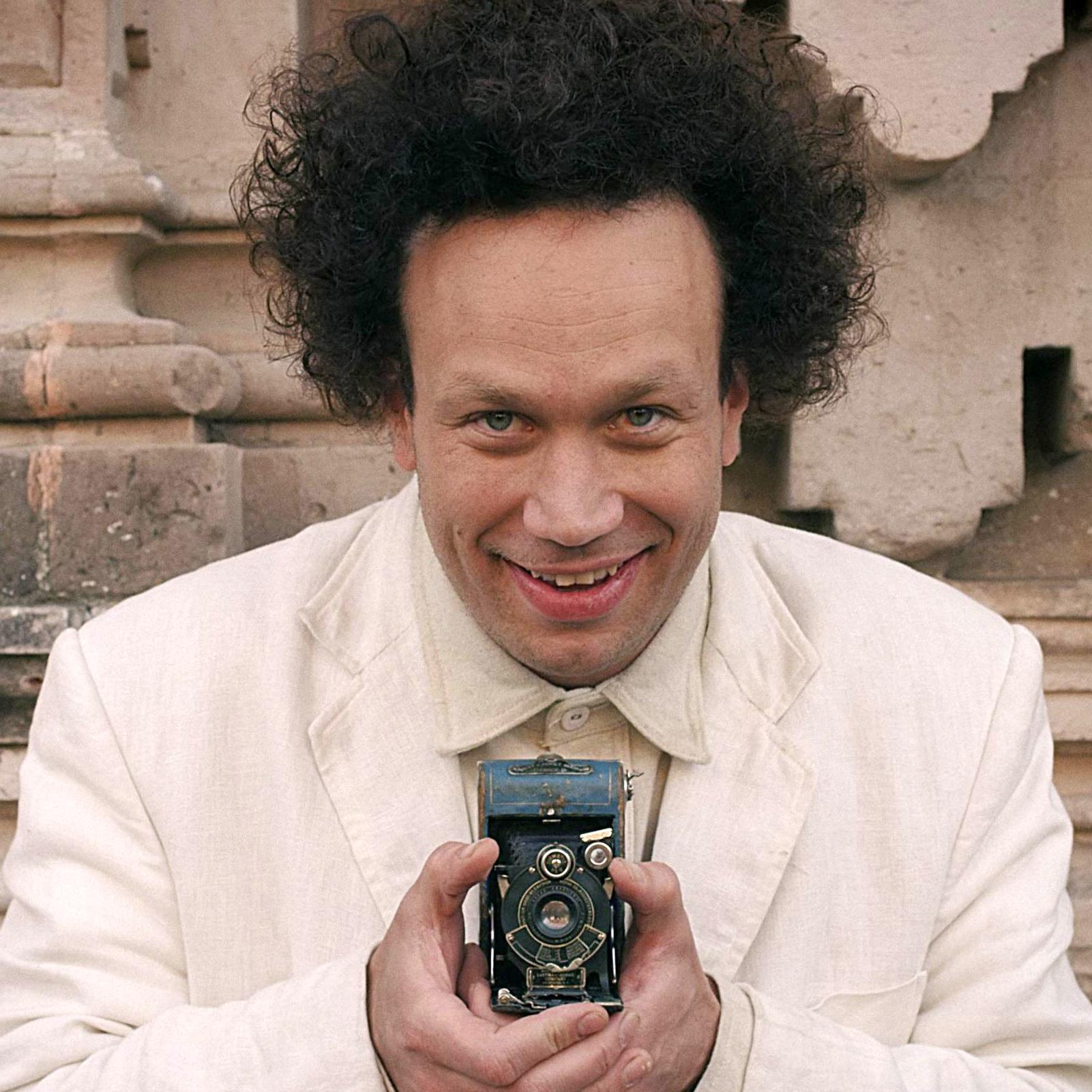 EISENSTEIN IN GUANAJUATO explores the mind of Sergei Eisenstein, one of the greatest masters of cinema, facing the desires and fears of love, sex and death.