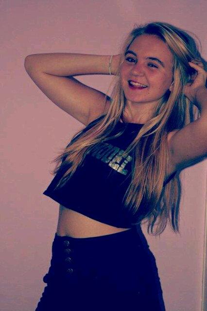 I surf , sing, play netball love one direction, laugh a lot, food is amazing, blonde, green eyes, I love the beach and defiantly a rugby child #onecrazychild