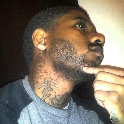 im a get money nigga if you dont like me i gives no fuck. if you aint single dont fuck wit me. i work and i hustle so if you cant deal with that dont tlk to me.