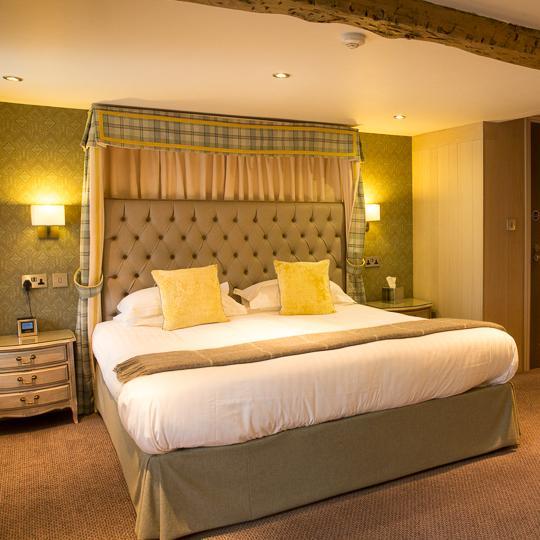 Drink, Dine & Stay! 17th Century inn & restaurant. 13 bedrooms, great food and a nice pint!