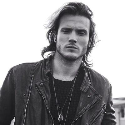 Dougie, 23 ans, photographie, Alpha Delta Phi