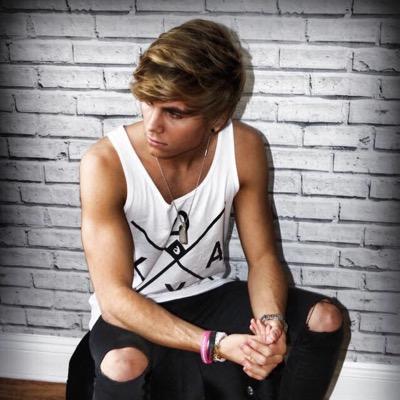 ♡RyRy, Jordi, Ollie Joey and Andy♡ @overloadmusic followed me on Thursday 25th July 2013 at 01:34am!, and dmed me on Saturday 7th September at 16:28pm♡