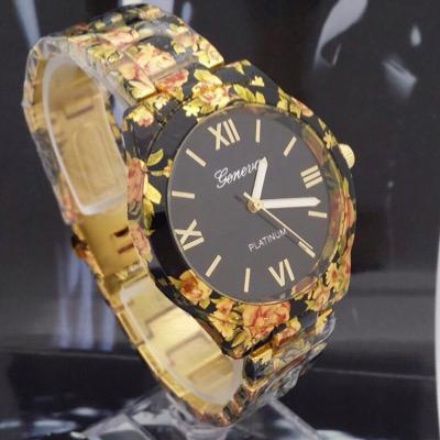 ساعات نسائيه ورجاليهه ..
⌚️ساعات⌚️
ضد الماء والخدش .. 
ضمان سنه كامله .. 
ثبات اللون ..
توصيل لجميع مناطق المملكه 
للتواصل...
Kik.:MMaa55aa