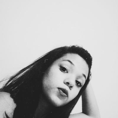 I love One Direction e justin bieber , adorooo rock e pop,e avril lavigne, I'm beliectioner