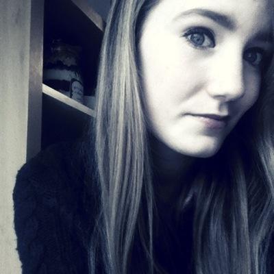 Hey. This is a free follow from @revengeieroo bc i love you