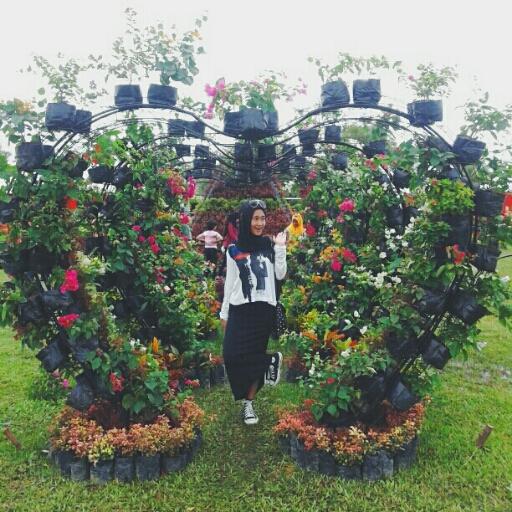 YuniartiTya's profile picture. instagram : restiyuniartya Path : tya yuniarti