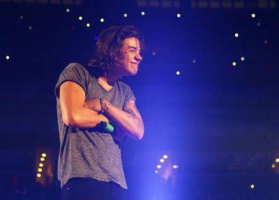 «Tan cerca y tan lejos a la vez, como Diciembre y Enero, como Harry y yo.» ✨110714 my everything✨