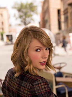 Born in 1998. I'm Japanese Swiftie.