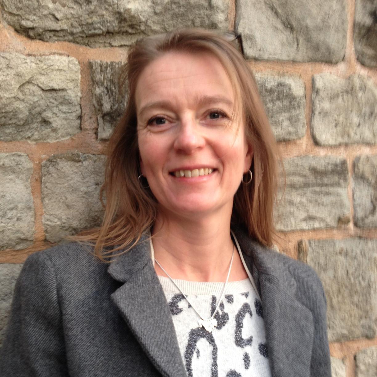 Declutteress and Professional Organiser. Gardener, Plants woman, Landscape Architect and Stained Glass Artist