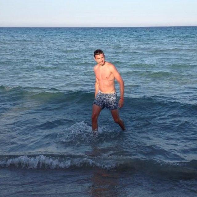 NicolaBoaro's profile picture. sono sfigato perchè non twitto in inglese