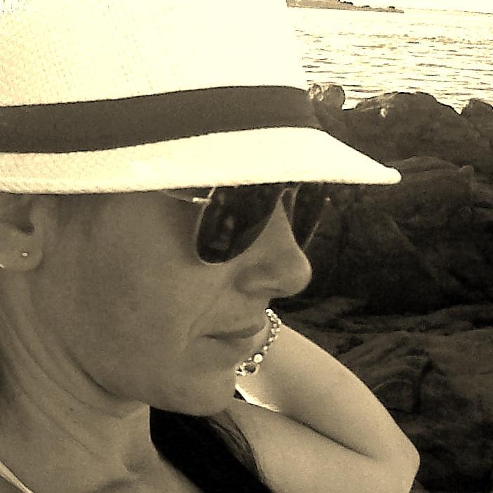 danisadechat's profile picture. 