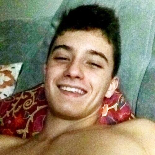 Aqui só existe o bem. Se você me deseja o mal, te desejo amor