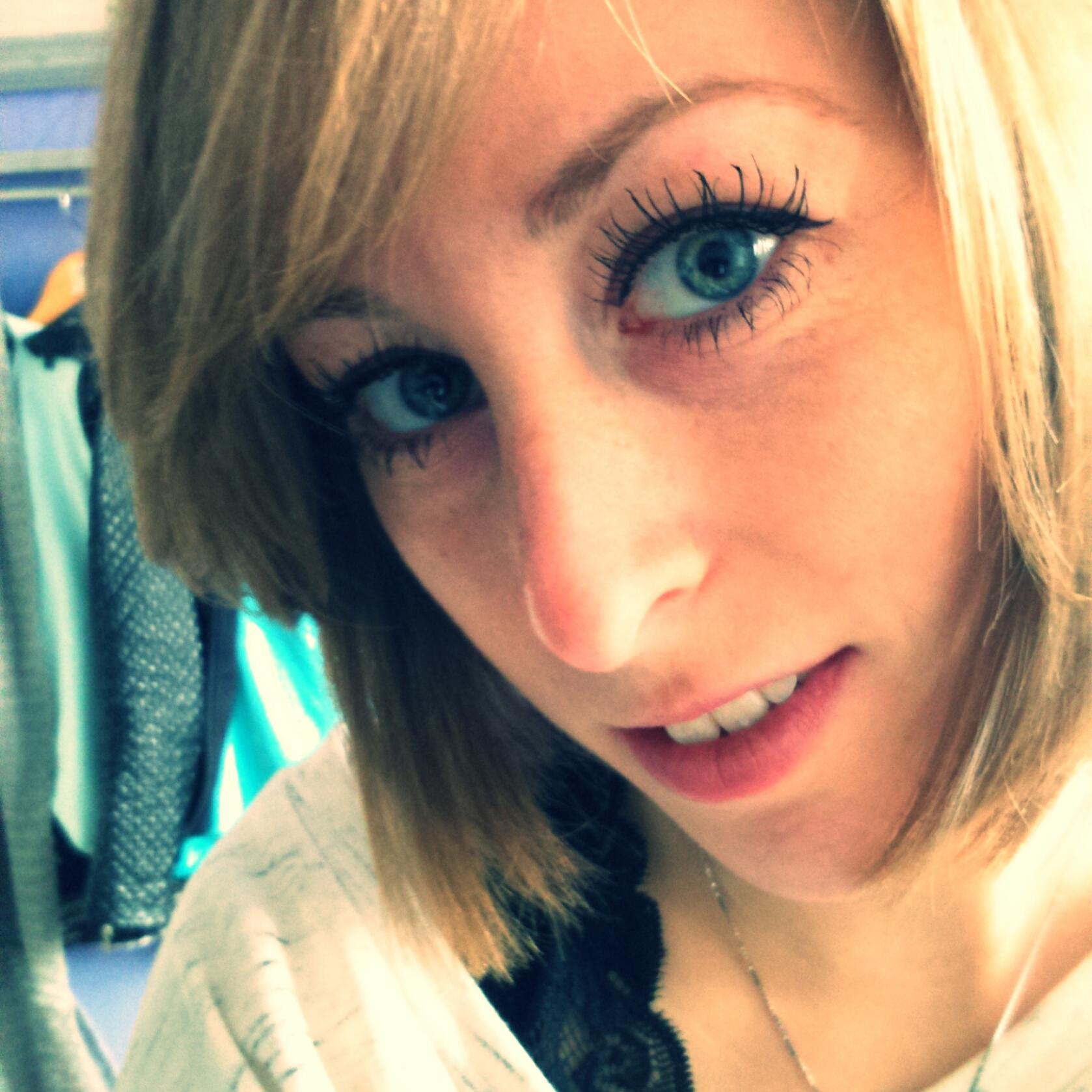 Laura_ox4's profile picture. Drawing realistic&surrealistic-photography-guitar-blue eyes-21yearsold-studying physiotherapy-lovesrockmusic&dubstep
Enough?.