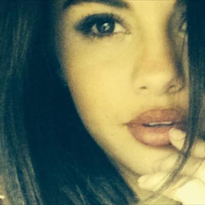 uppersel's profile picture. quando ela chega rouba a cena