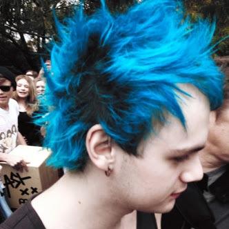 hemmingsarrador's profile picture. bands are like drugs, you get addicted ❀✿ 15 verified accounts follow❀✿