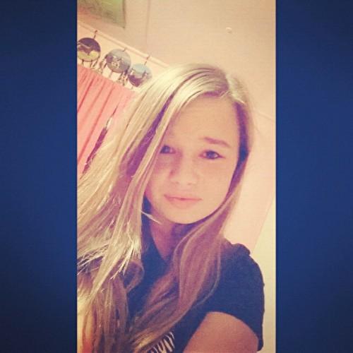 15 years old Instagram- hayes_has_my_heart_ Vine-  that_one_awkward_girl03