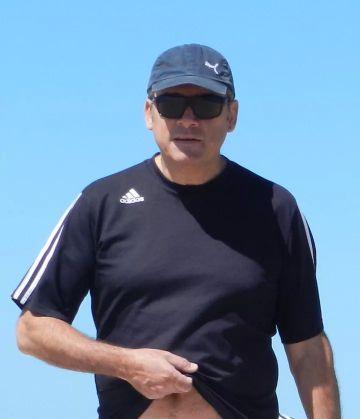 Periodista y Locutor Nacional. 
Ex Jefe del Departamento de Locutores de Radio Provincia de Buenos Aires