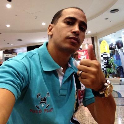 Em meio às lutas e as tribulações Deus sempre está comigo , não sou dono do mundo mais sou filho dele