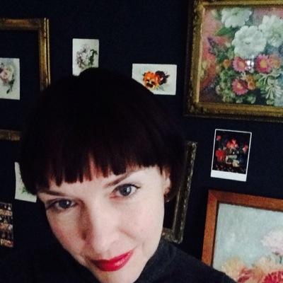 laurenmusing's profile picture. 'Not here the darkness, in this twittering world.' Dedicated forager of curiosities, bookworm and foodie. As certain as I can be that my views are my own.