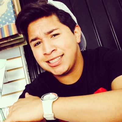 Soy cesar , Amo salir con mis amigos , mi pasion es el futbol , hablo ingles españo y mandarin voy a gym ASIO O MAS SENSUAL .....3