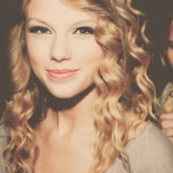 Spanish account to fangirl and update over Taylor Swift