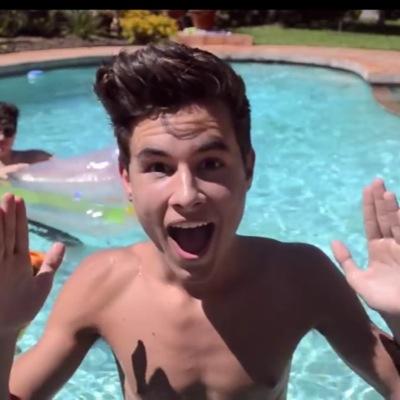 HERES A FREE FOLLOW FROM @snapbackikilawl ! follow them back?