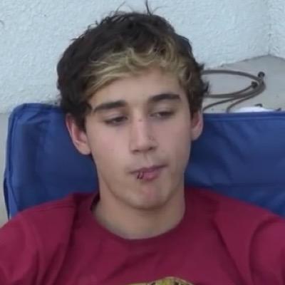 following_1m's profile picture. pretty much wanna follow 1 million janoskianators coz james said it would take years