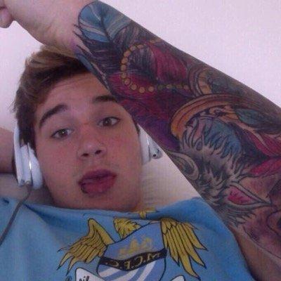 * ur gay but not luke brooks gay * Maz is my slut.