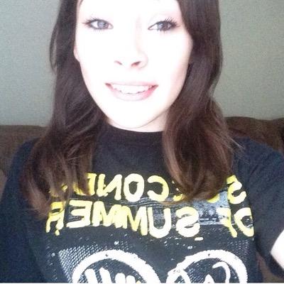 reallycalumhood's profile picture. hey this is reallymuke from Instagram but it wouldnt let me put that for my username, it was taken:-(