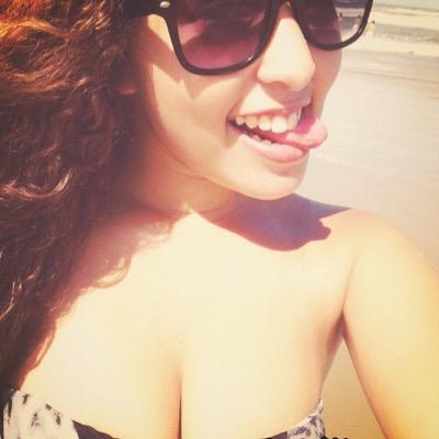 ზ uns dizem que ela é marrenta outros dizem que é sensual discreta desperta desejo e tem muita rival