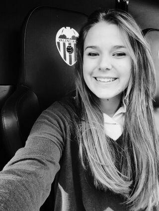 MiriamferreroL's profile picture. 'Nunca sabemos lo que nos espera, hasta que lo encontramos.'   1999