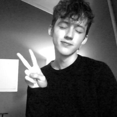 free follow from @infinitesivan because youre awesome, remember to smile lovely❤️