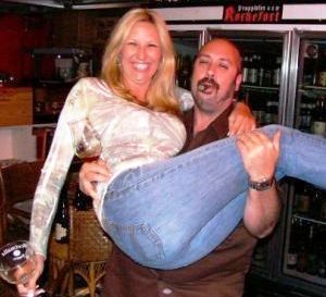 MonieSocal's profile picture. 