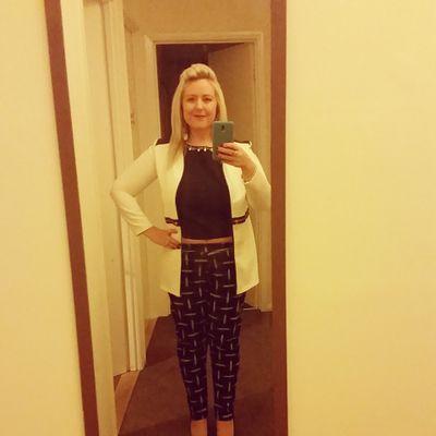 tattooed,mum,wife,pugs,blonde,blue eyes,32 ☺
