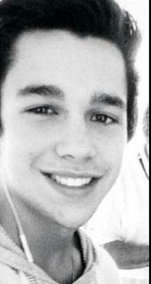 he's looks like a freaking kiiten