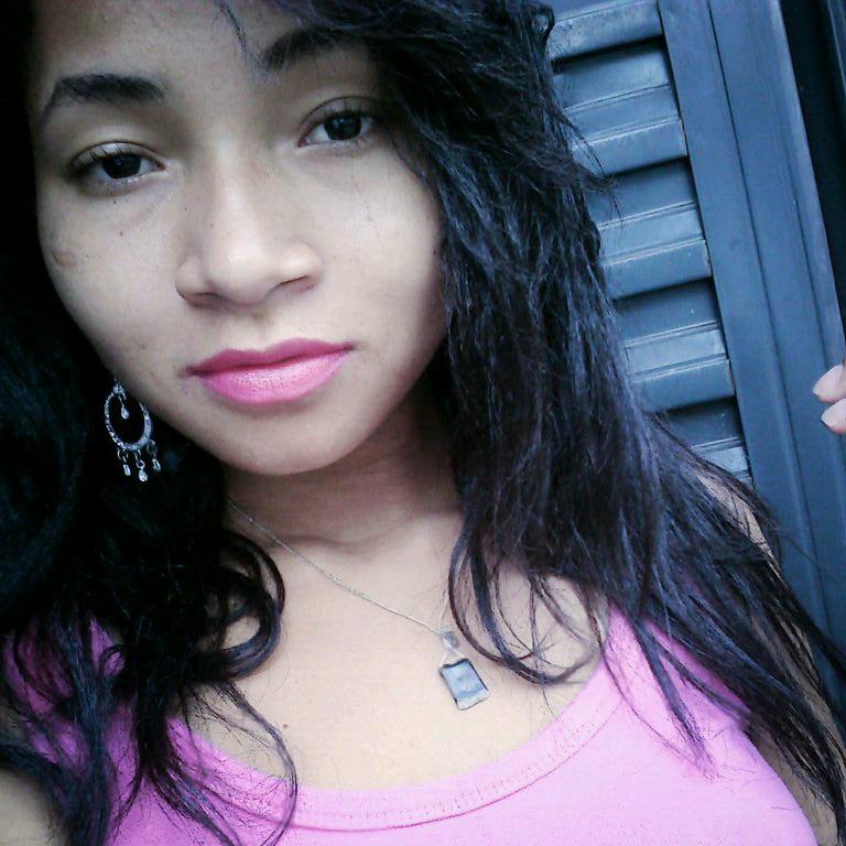 a menina  doida sem noçaoo  muitas vezes pé no chaoo assim souu  eu..*AMO MAIS Q DEMAIS..@TEAMBREEZY..#LPCB..#CBLOVE #4REVER
