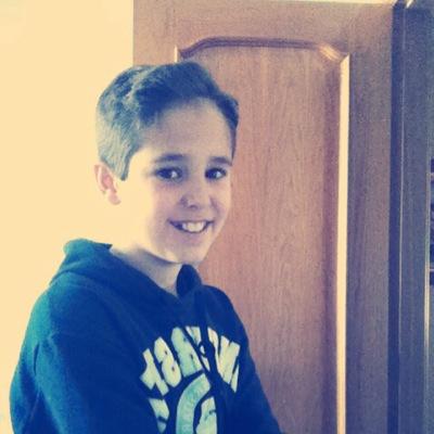 ((Tuve que aprender a ser sin ti.)) Su sonrisa sigue siendo mi debillidad.