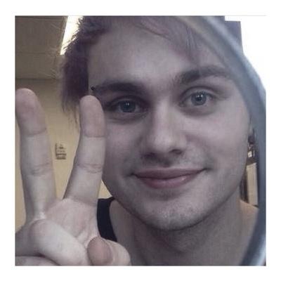 GAVE U A FREE FOLLOW PLS FOLLOW @dopeirwin_ THANK YOU :)