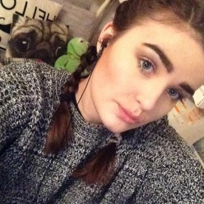 Beckydoesntmind's profile picture. If you came here under the impression I will tweet something funny,I have some bad news for you ig:beckyjadethompson