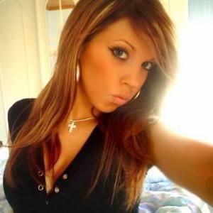 Hey ! Moi c'est Julie, je suis mannequin à temps plein à Paris, j'ai 23 ans et je passe ma journée à vous raconter tout ce qui se passe dans ma tête. ;) ❤️