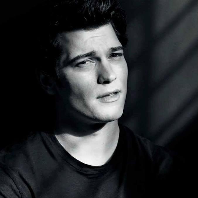 Fanpage for Çağatay and I'm a arabic girl but I can speak little turkish :)