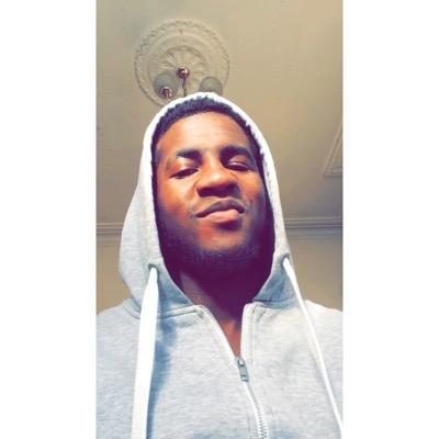 ME = football , family , friends & certainly not forgetting food | Photography is a passion | playing american football ( IG @kieexiii )