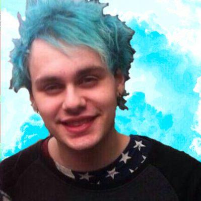 this is a free follow from @cuddlymashton_ so please follow her and Retweet this link https://t.co/OYCEjAEJqC
