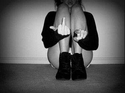 La gente qe opina sin saber 凸(^_^)凸 con amor