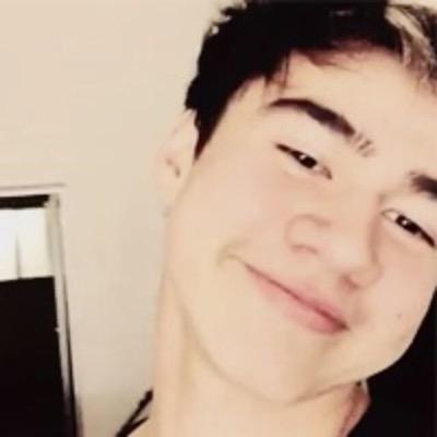 FOLLOW @sassyasscal BECUASE SHE GAVE YOU THIS FREE FOLLOW