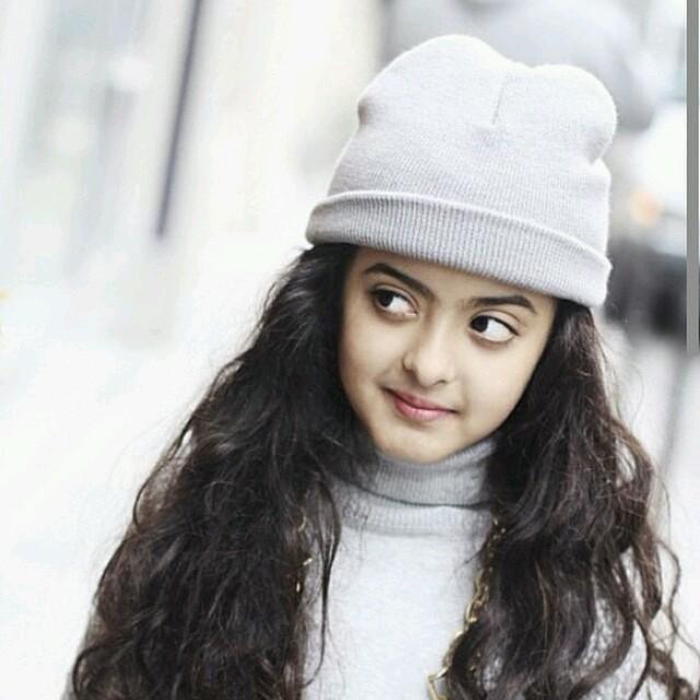خجُولةٌ جدّاً  ولكِنّي َعرفُ جَيّداً متَى آكونُ جَريئَة  تلك آنا هيَ أقوَىْ النَّسَاء