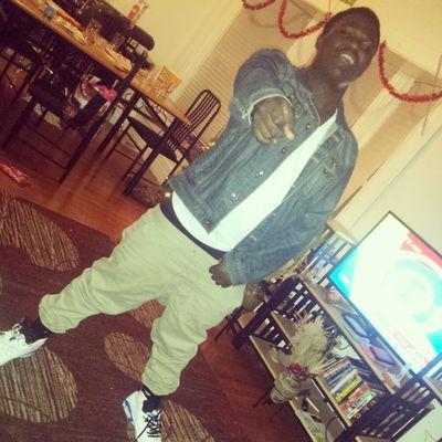 I'm Reese Munnah I love ma squad Fuck da oppz I hang wit some real niggaz u feel me all dez goofie ass niggaz money is da motive