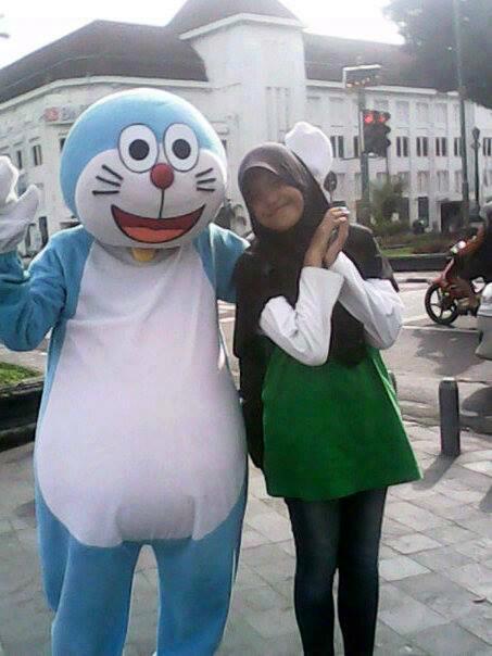 Simple girl , it's me ! And I love اللّهُ (my god)