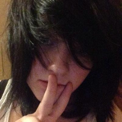 jadeystafford's profile picture. some people have lives and others have music